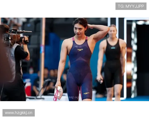 张雨霏泳池里冷面冠军，生活照却像土豪闺蜜——这反差谁受得了